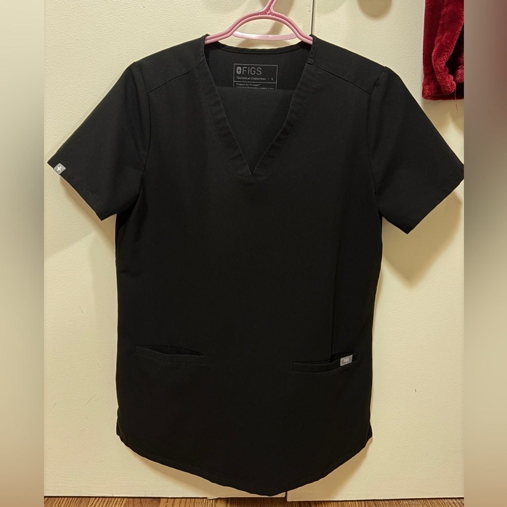 Figs Black V-Neck Medical Scrub Top and Bottom Zamora Highwaisted Jogger